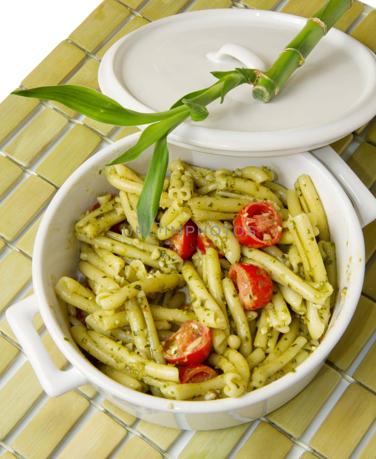 italian pasta with pesto sauce