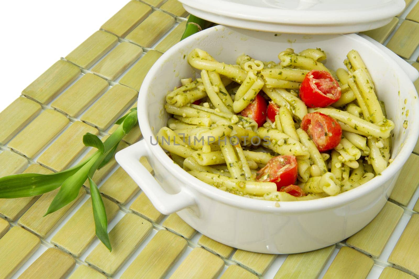 italian pasta with pesto sauce