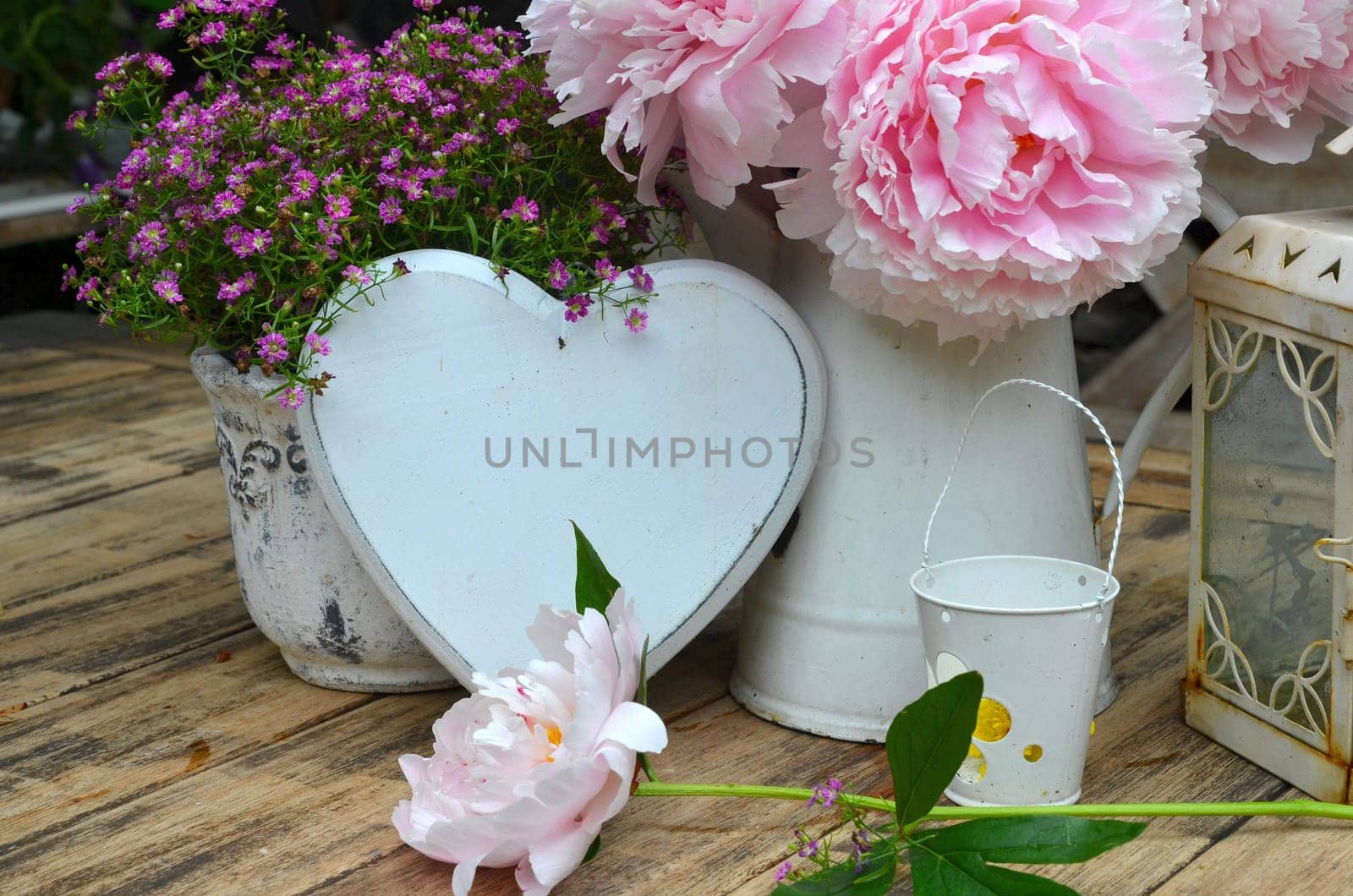 Patio Garden Flowers Decoration Table