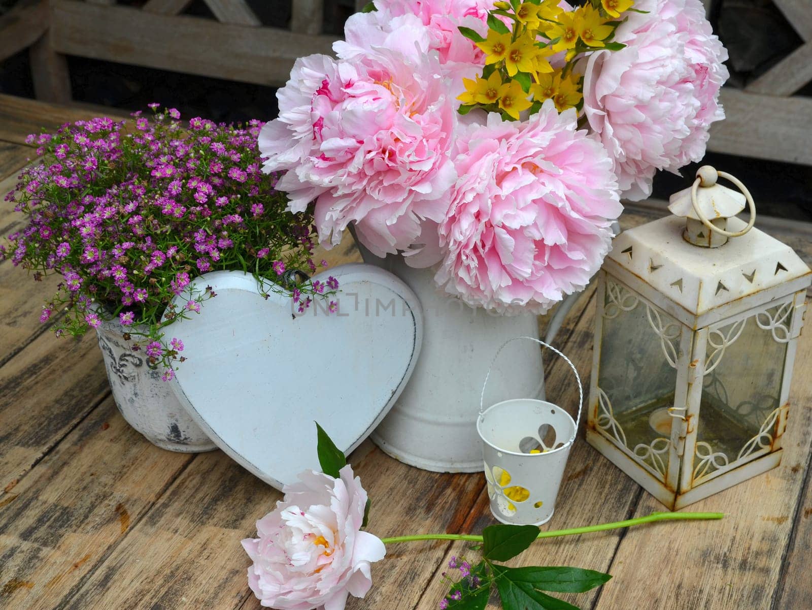 Patio Garden Flowers Decoration Table