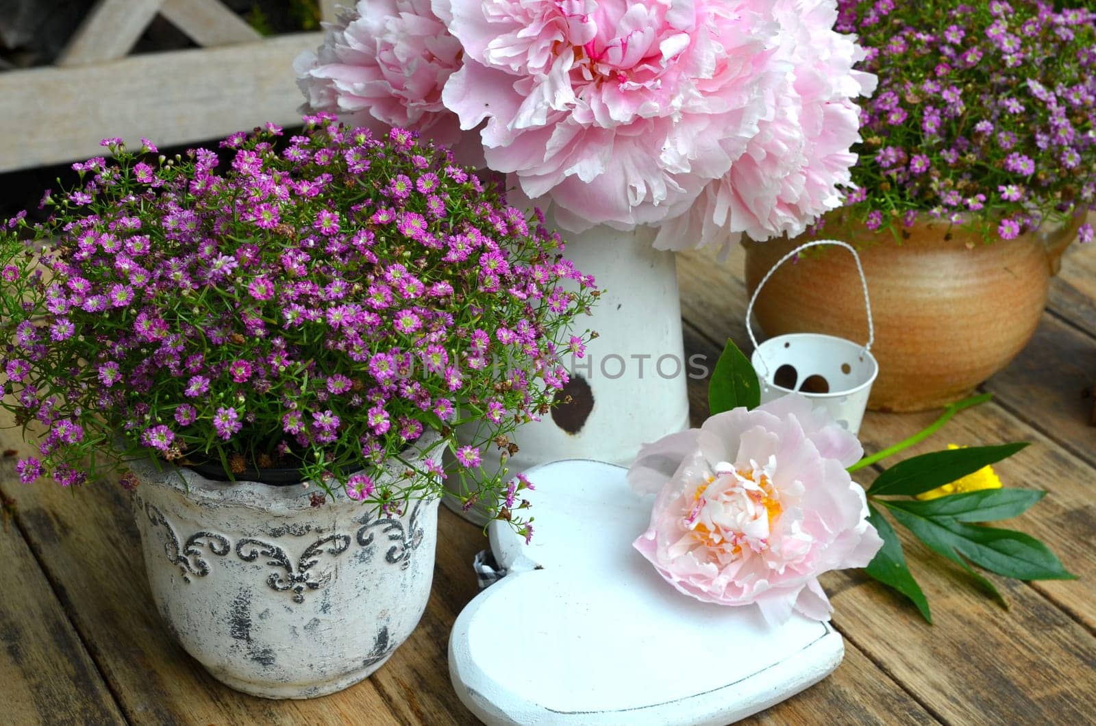 Patio Garden Flowers Decoration Table