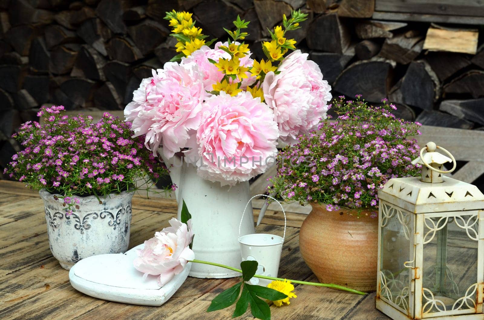 Patio Garden Flowers Decoration Table