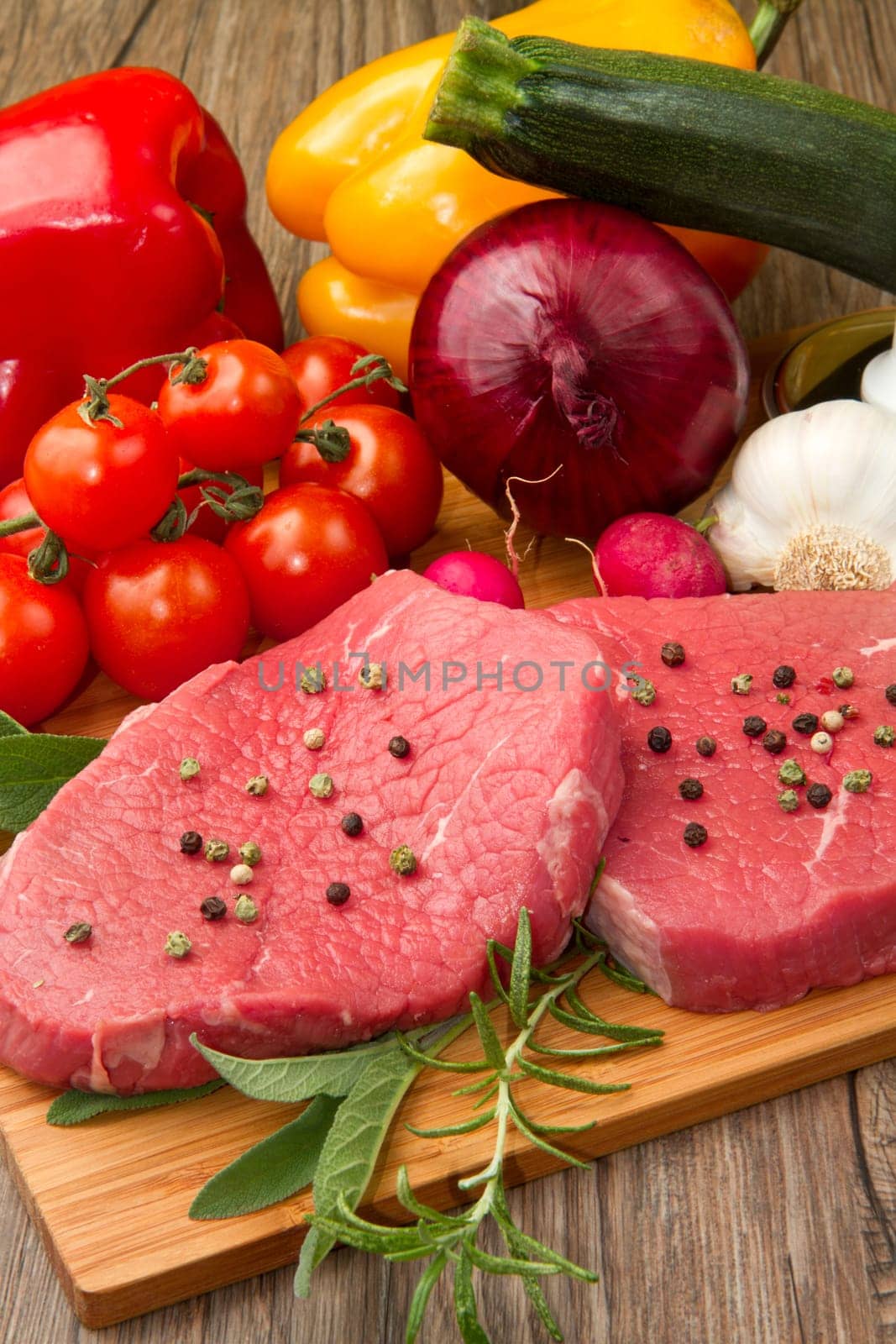 red meat with fresh vegetables