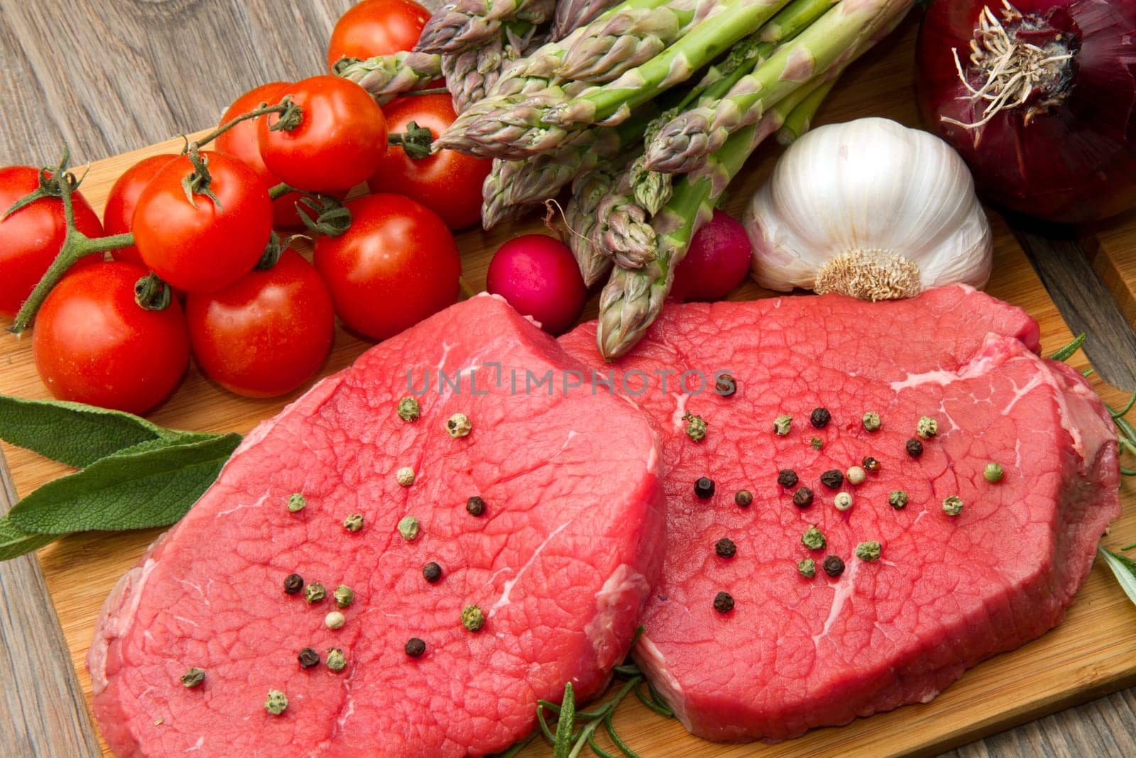 red meat with fresh vegetables