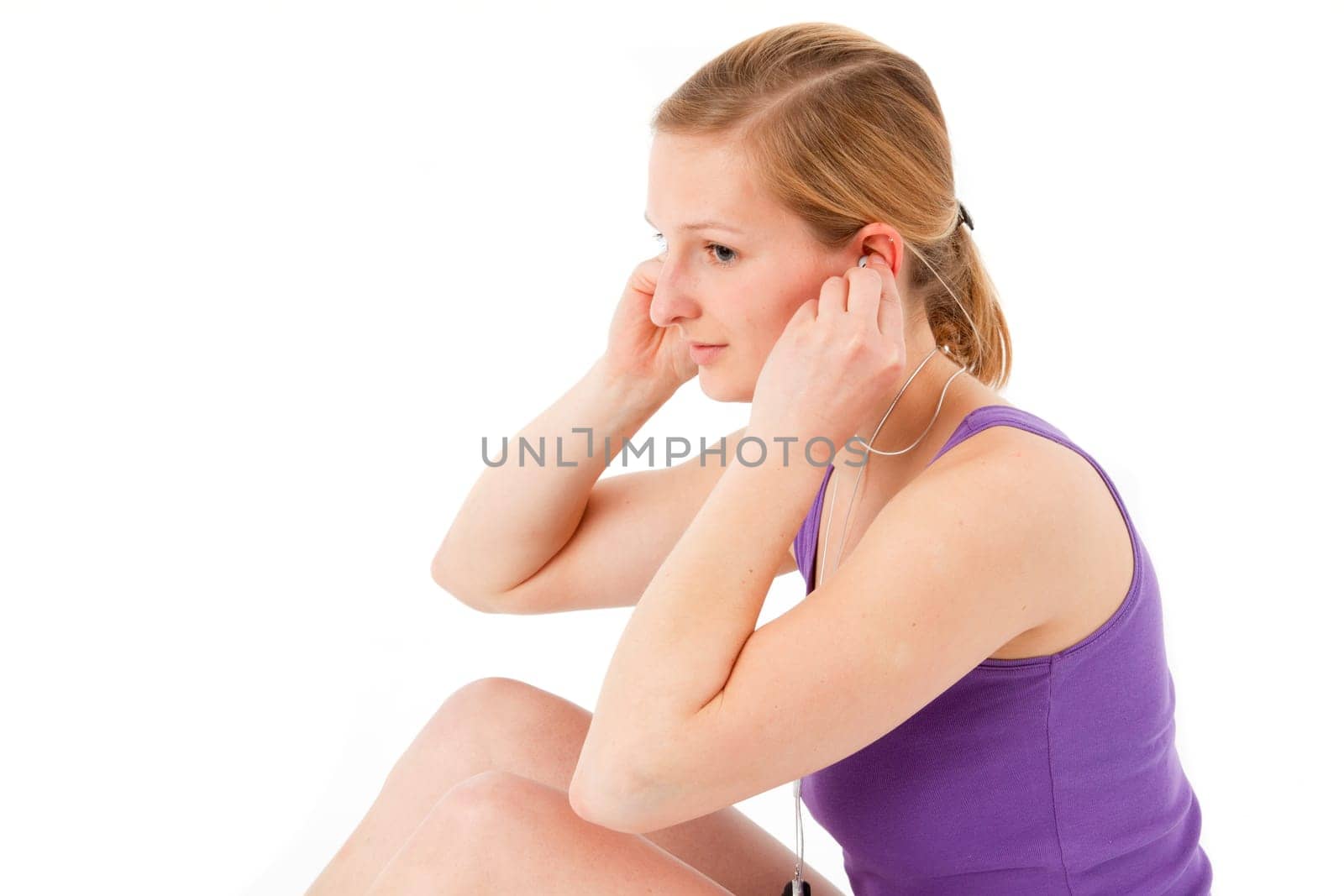 Young sporty woman listening to MP3 player