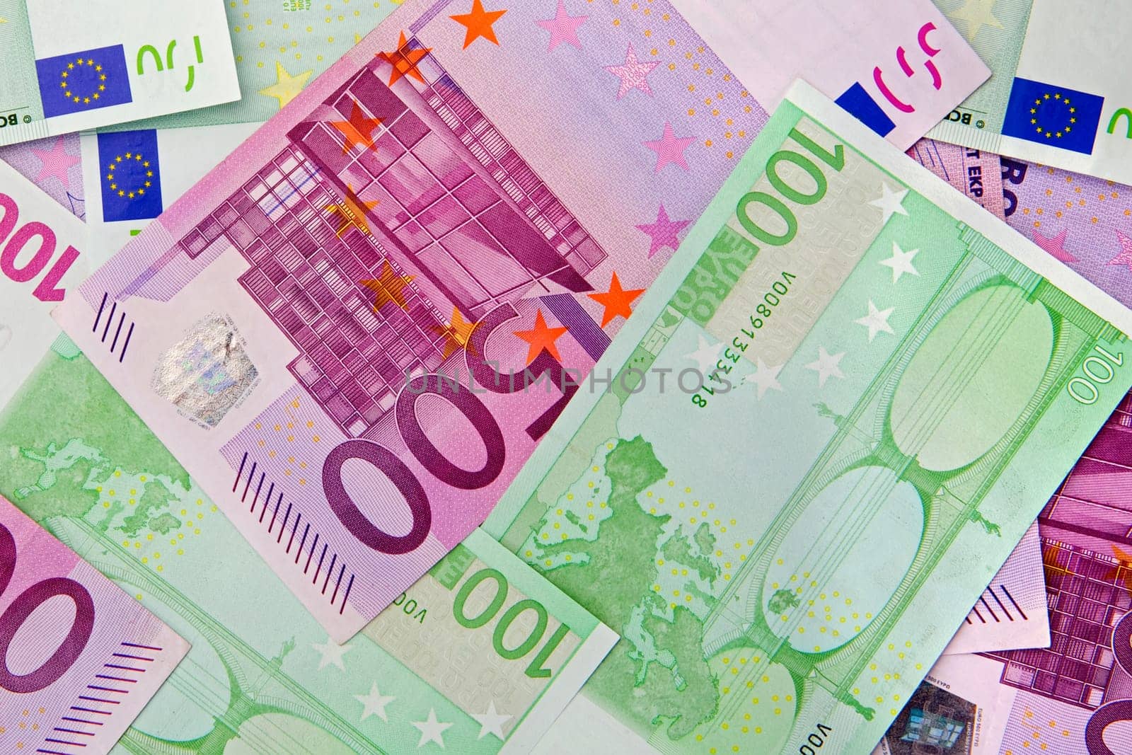 Hundred and five hundred bills of euros