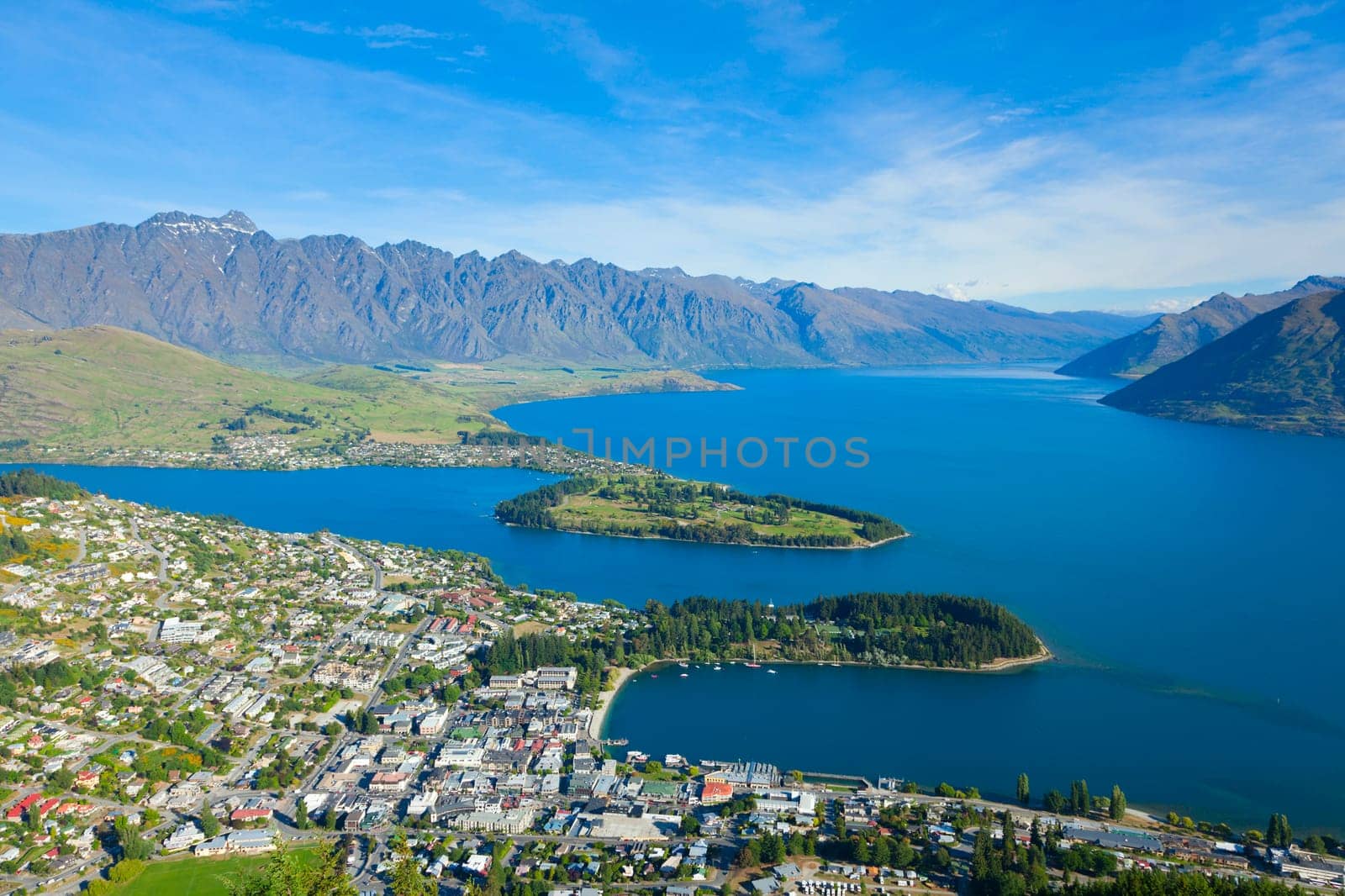 Bird&#039 s eye view of Queenstown, lake Wakatipu, and the Remarkables mountains