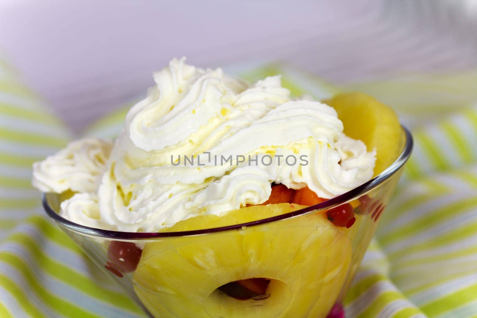 Fruit salad,mixed,with whipped cream