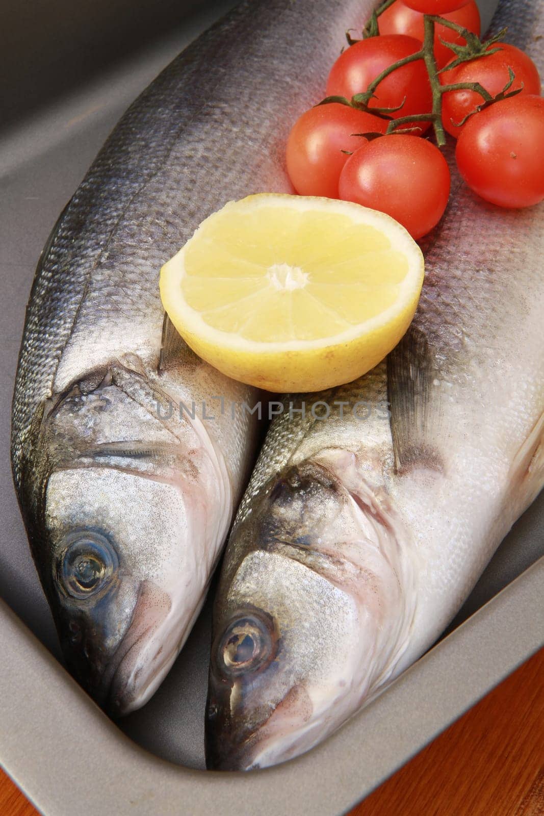 sea bass with lemon and tomatoes