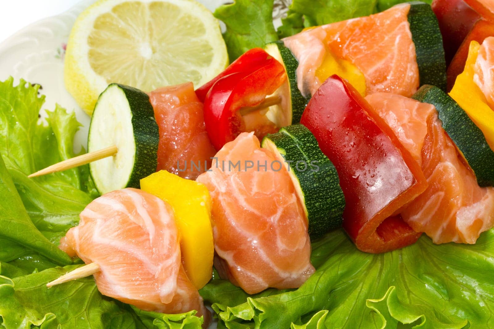 salmon kebab with zucchini and peppers