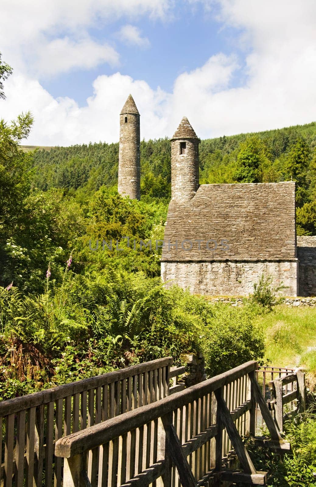 Saint Kevin Church (Kitchen) is a symbol of Ireland and part of Glendalough (Gleann Da Loch) Heritage Center in the Wicklow Mountains. The early monastic settlement was built around the years 500 and includes a famous Round Tower about 30 m high.