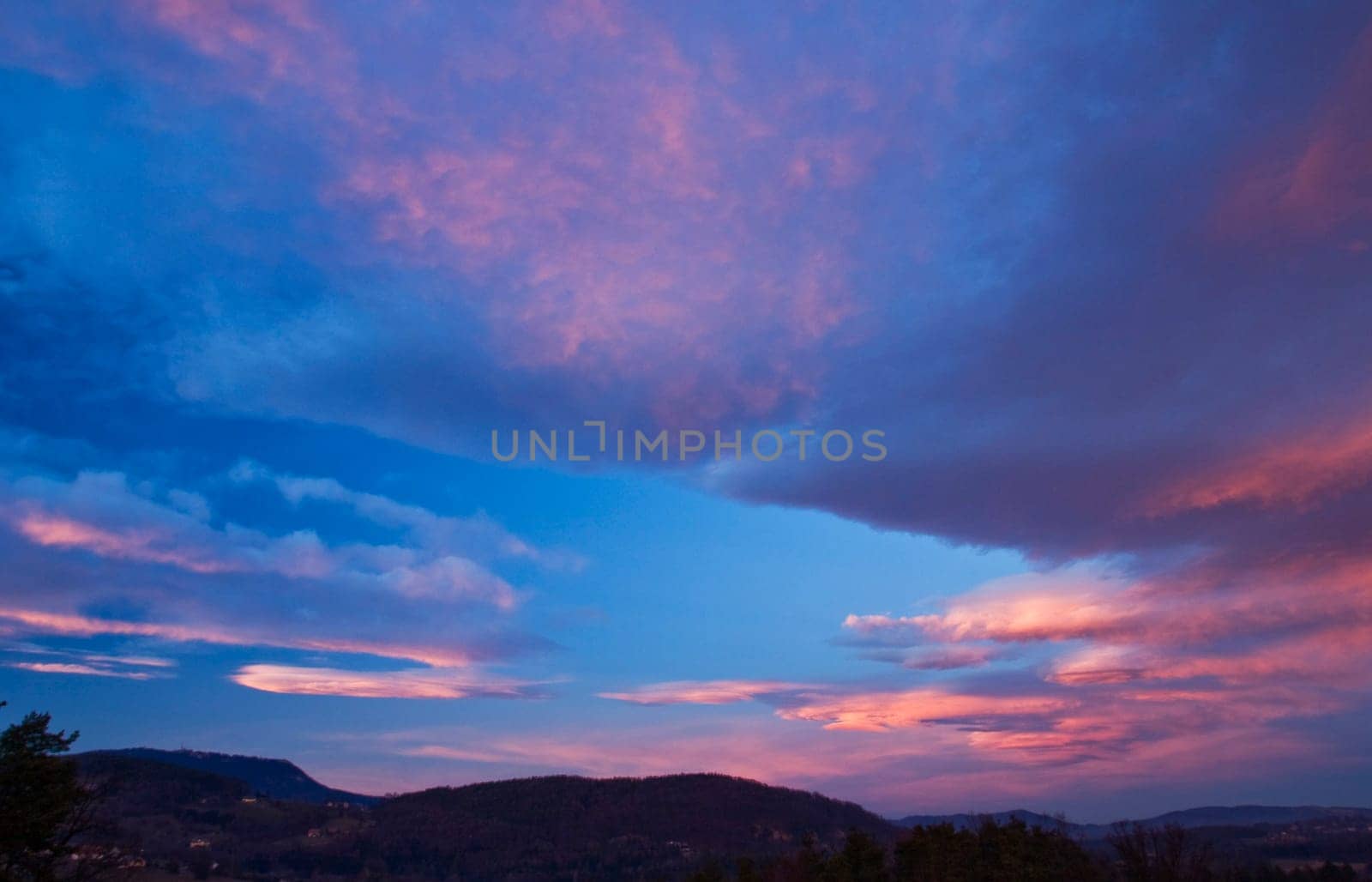 sunset or (sunset beach) or (sunset nature) or (sunset skyline)