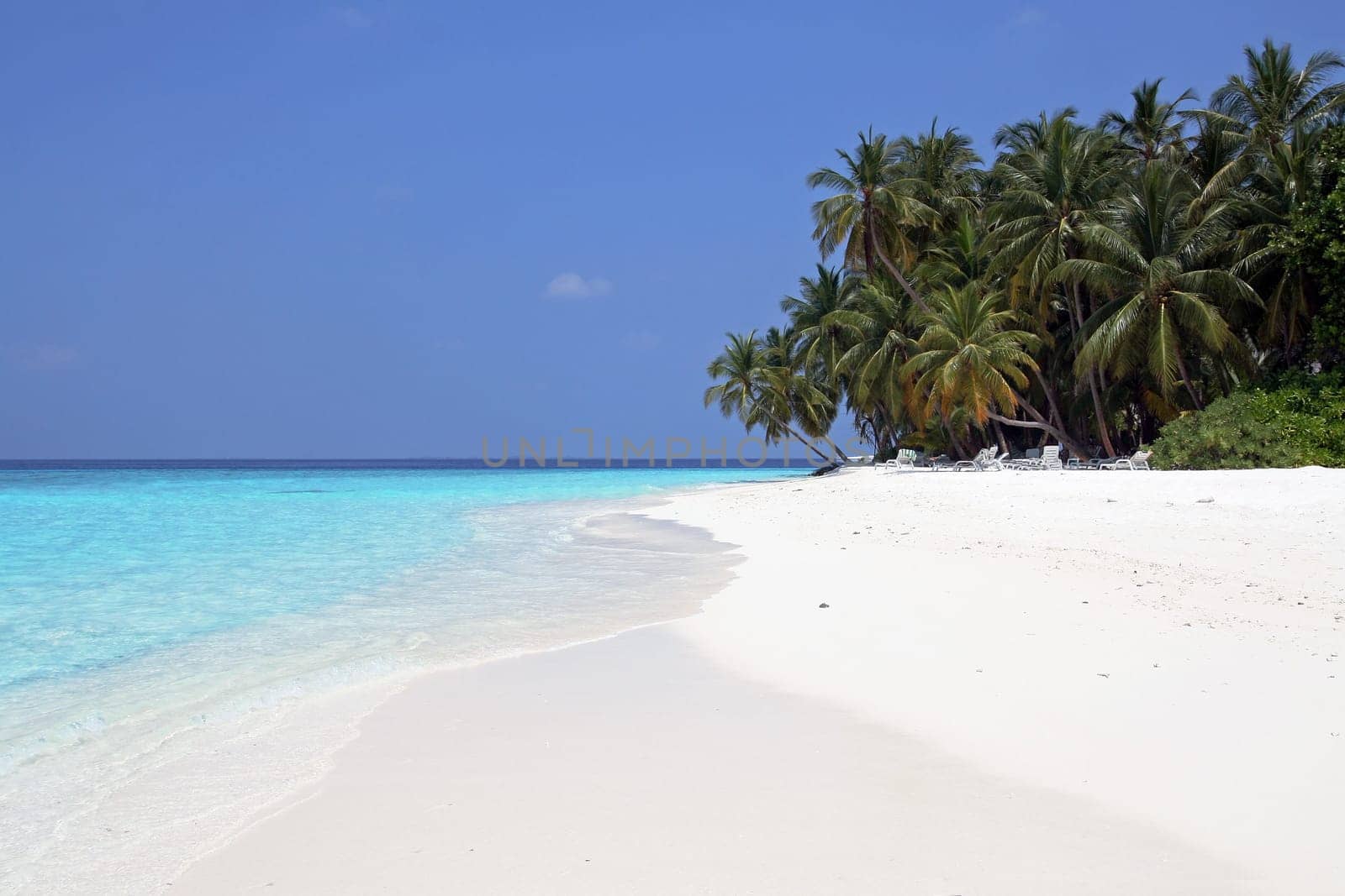 A Maldives island with beautiful turquoise waters