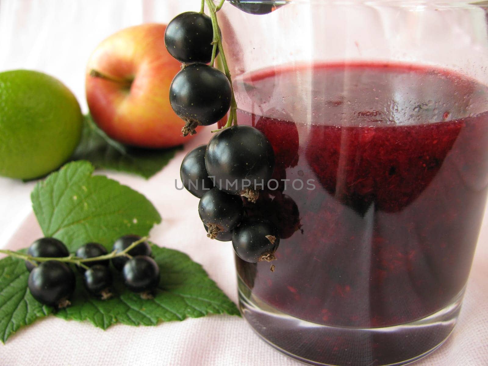 Smoothie with apple and blackcurrant