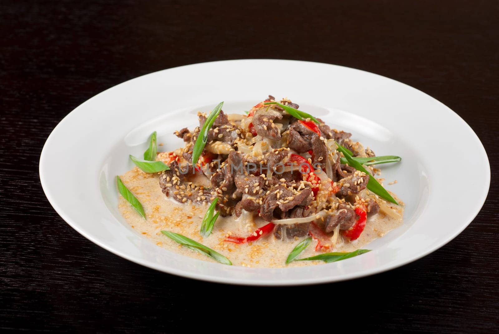 tasty dish of sliced beef roasted with vegetables