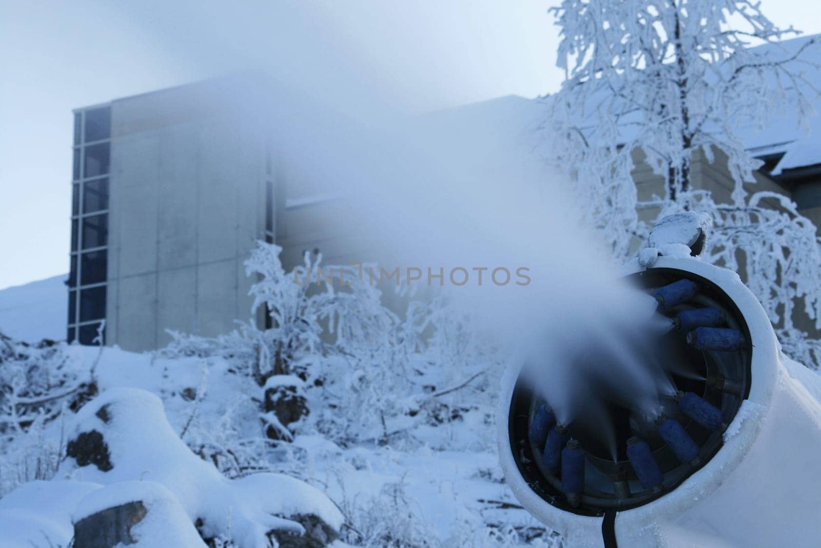 Snow cannon