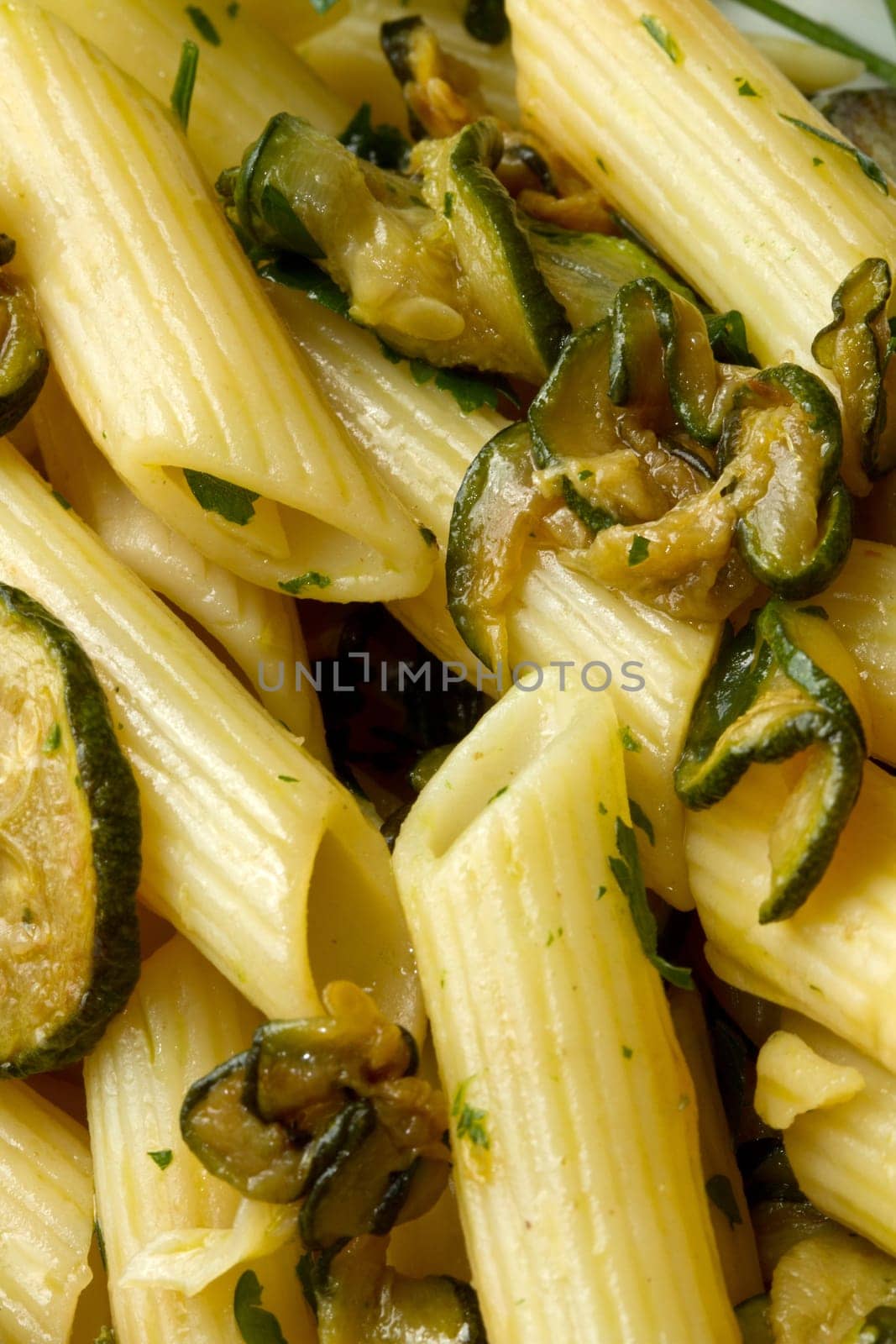 pasta with fresh zucchini and parsley