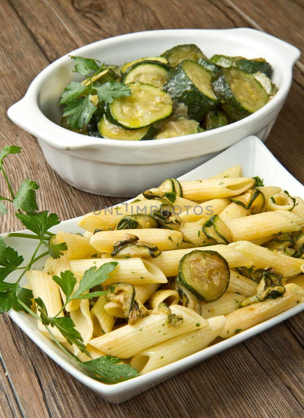 pasta with fresh zucchini and parsley