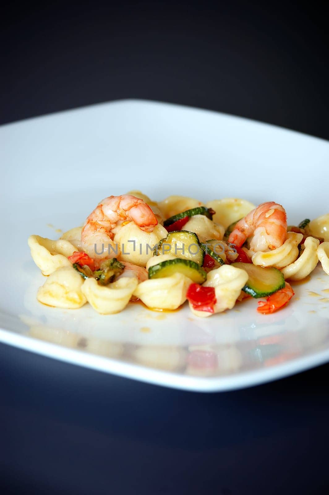 pasta with shrimp and zucchini, italian food