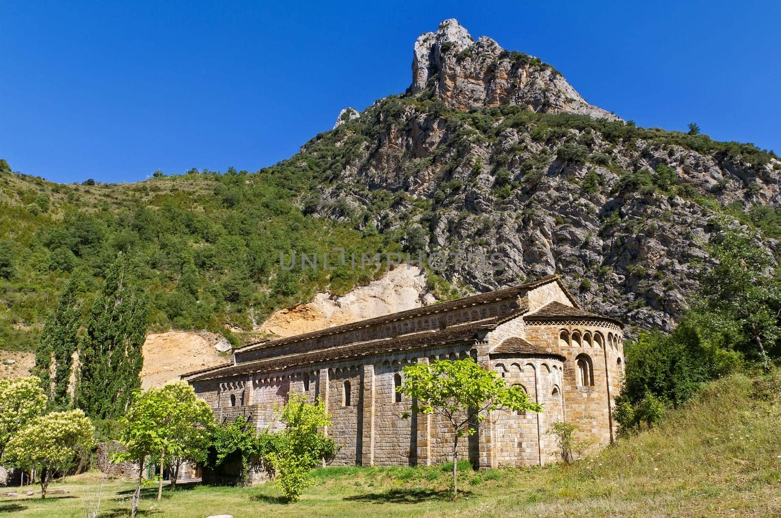 Romanesque Church of sigloX-XI, Santa Maria de Obarra
