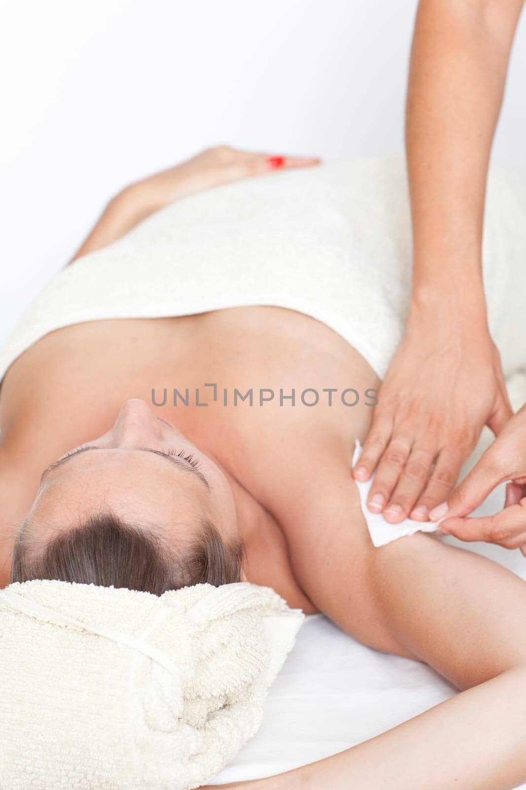 Woman with depilation of the armpit