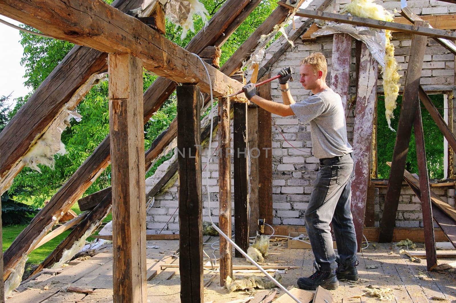Demolish roof truss - roof truss demolish 05