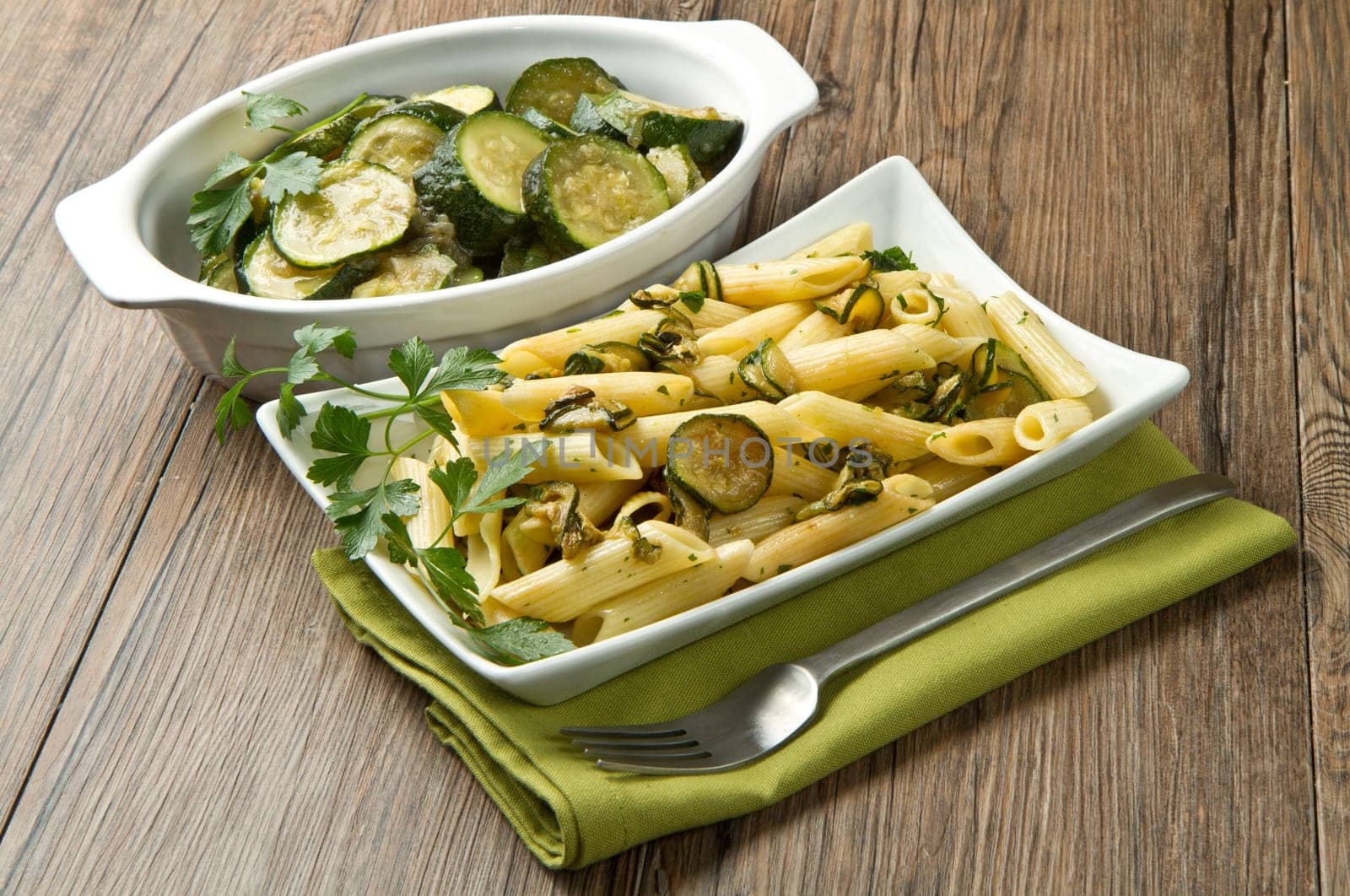 pasta with fresh zucchini and parsley