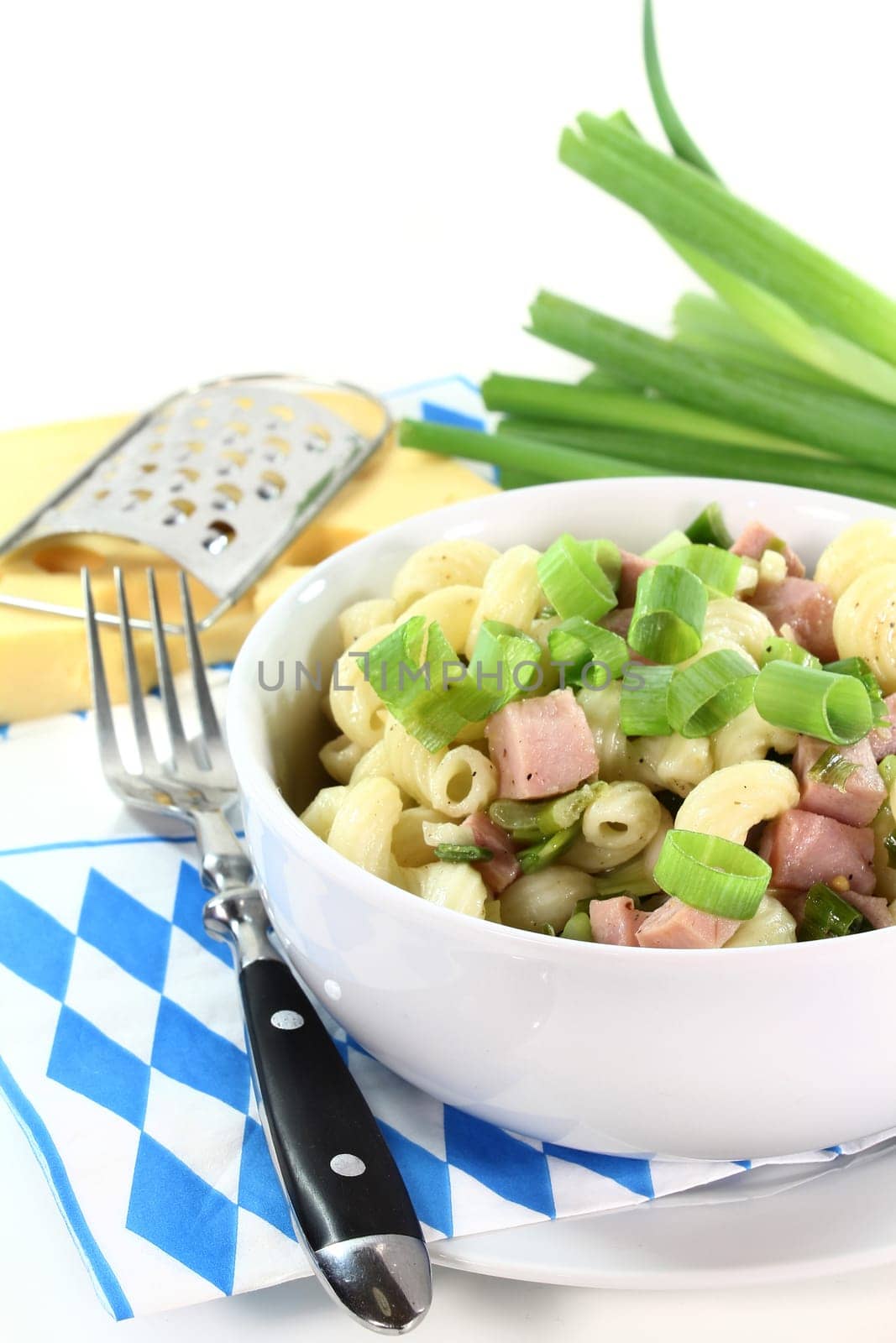 a bowl of Munich ham noodles