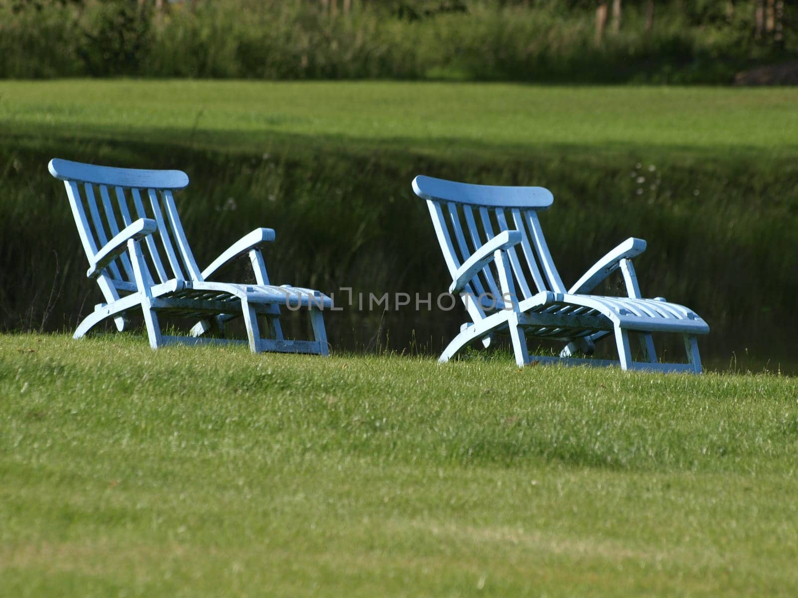 Blue Loungers - Relaxation