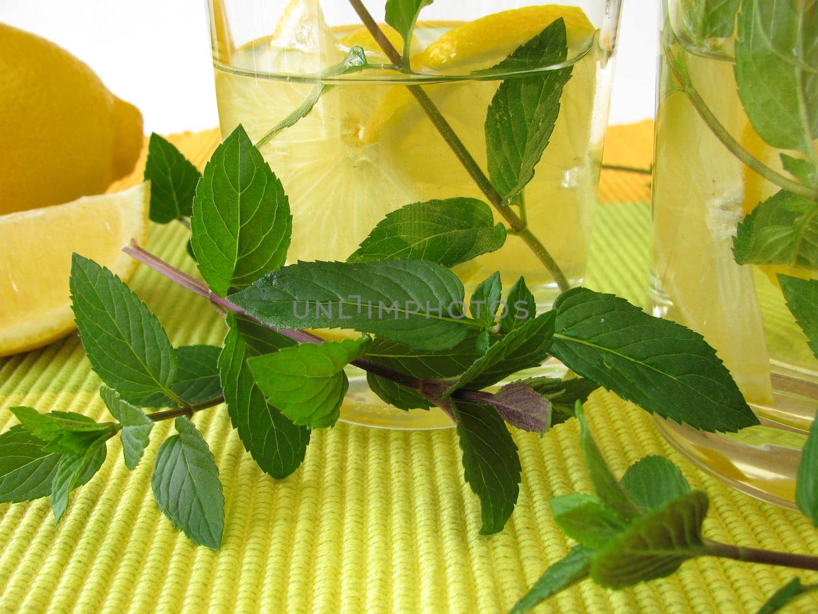 Lemonade with peppermint