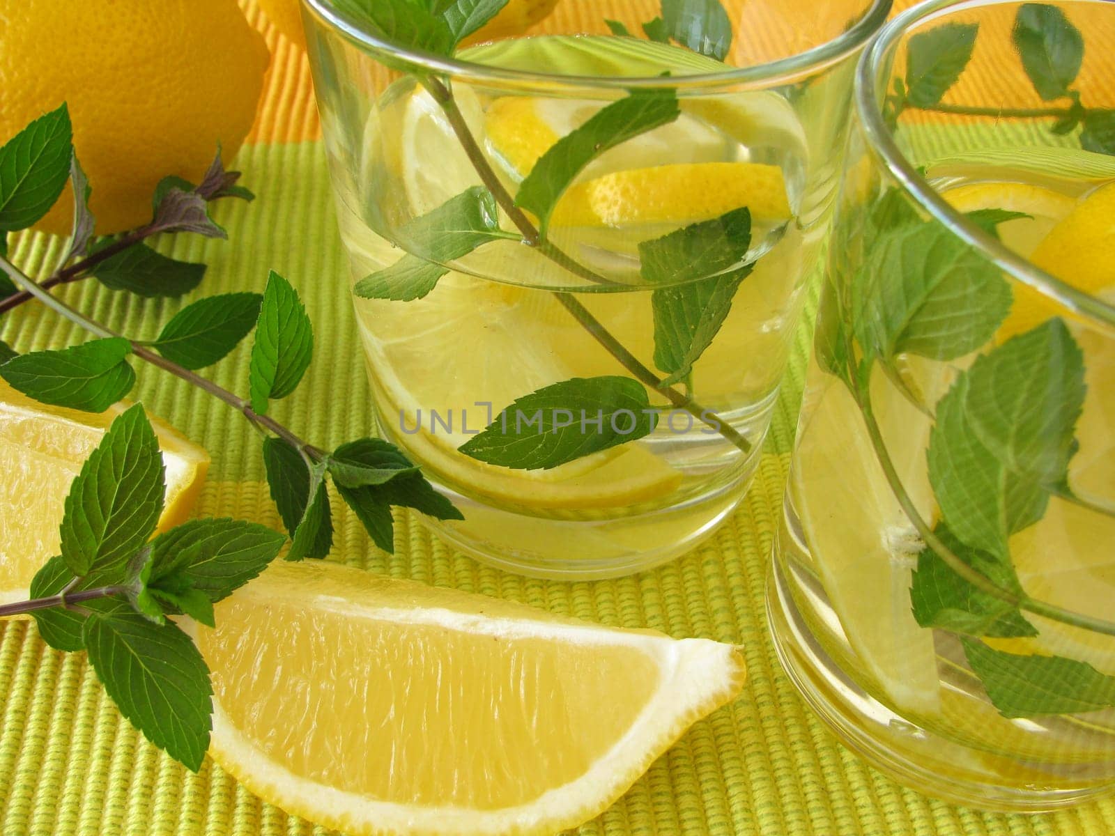 Lemonade with peppermint