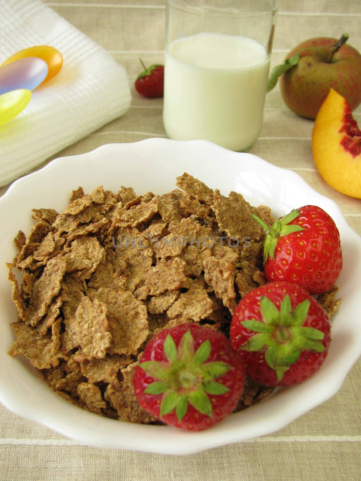 Children's breakfast with spelt flakes,milk and fruit