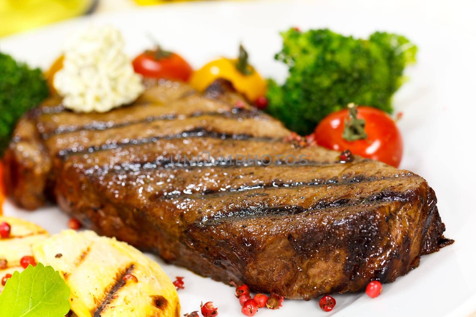 Rump steak with broccoli,fried potatoes