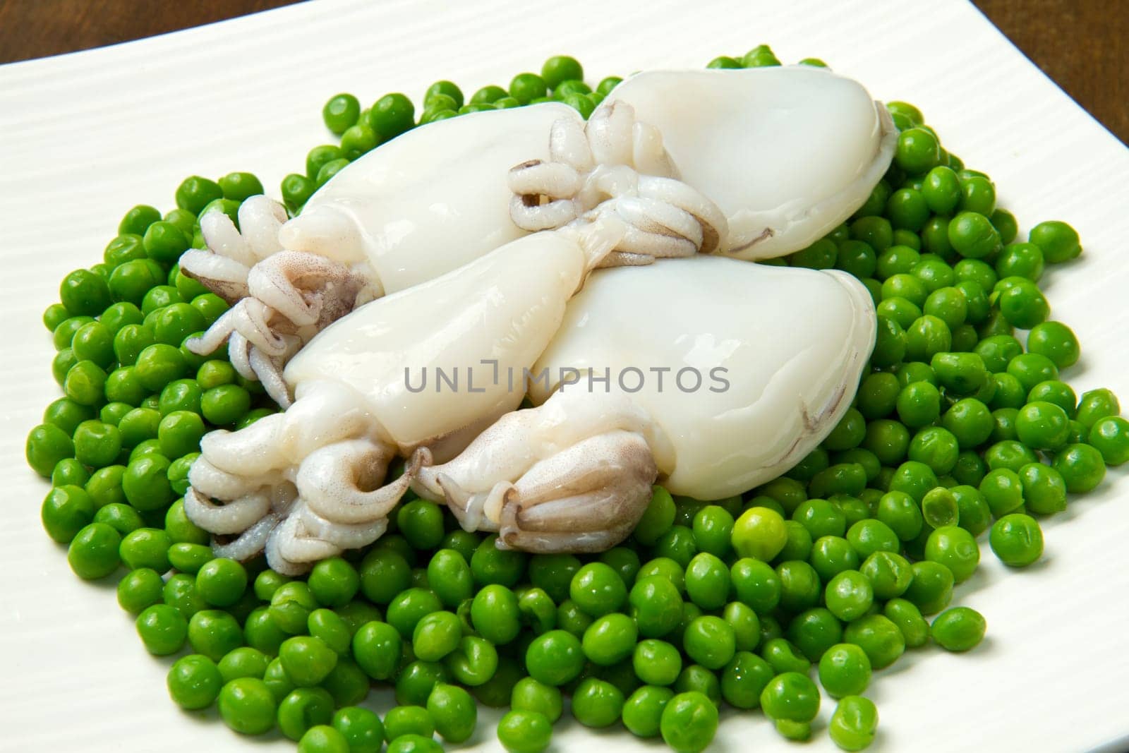 fresh cuttlefish with peas