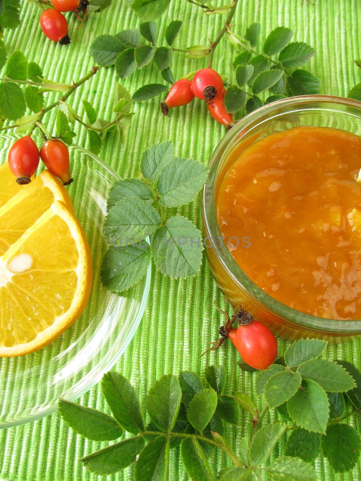 Jam with rose hips and oranges