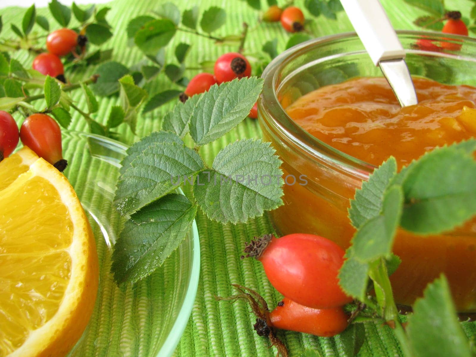 Jam with rose hips and oranges