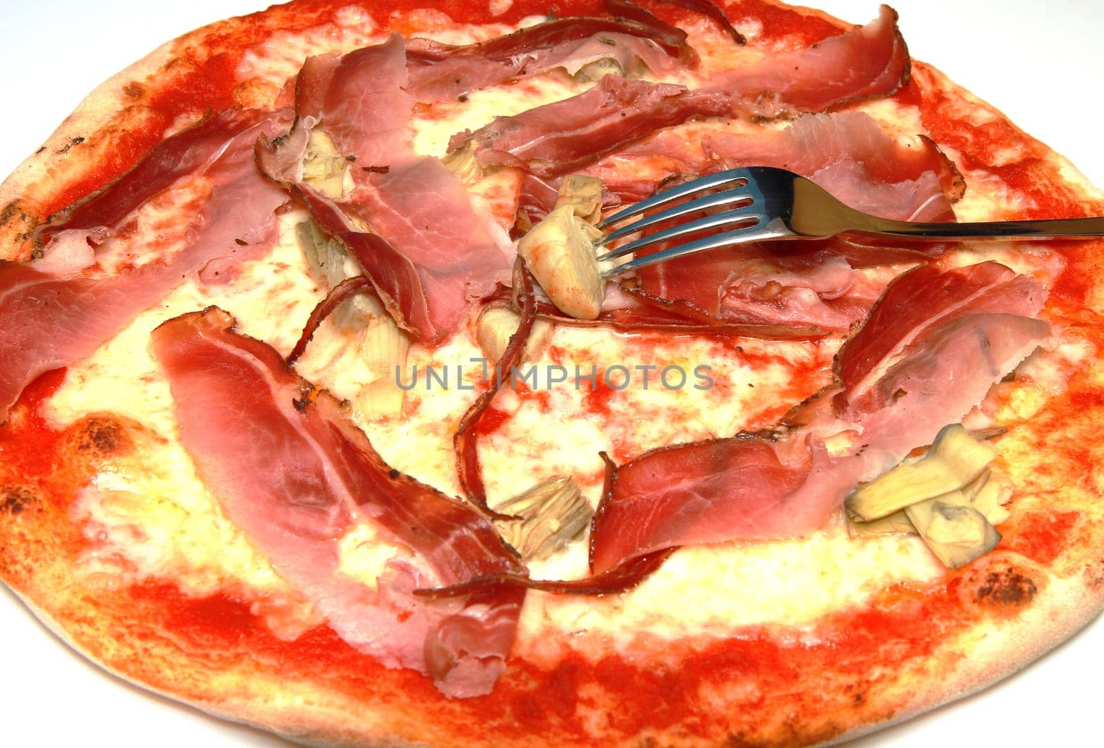 pizza with speck and artichokes