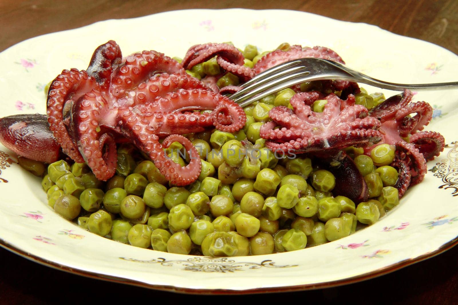 octopus with peas