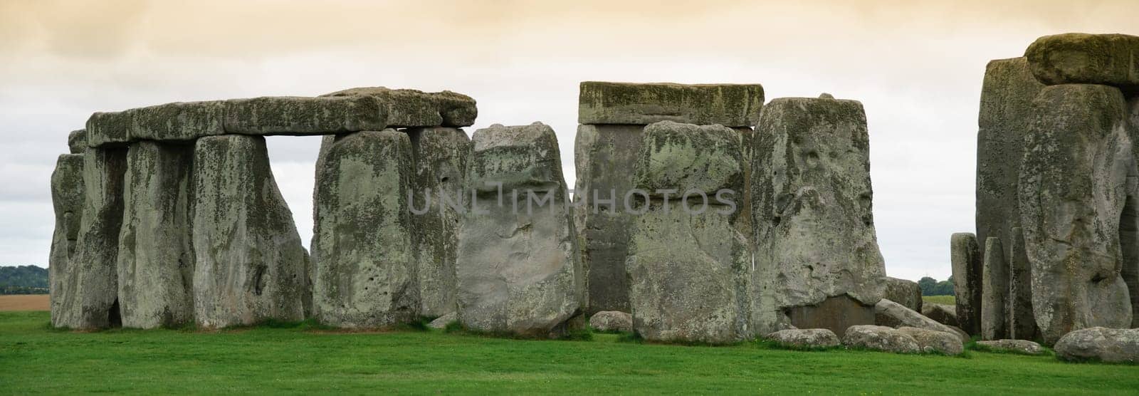 overview of the archaeological site of stonehenge
