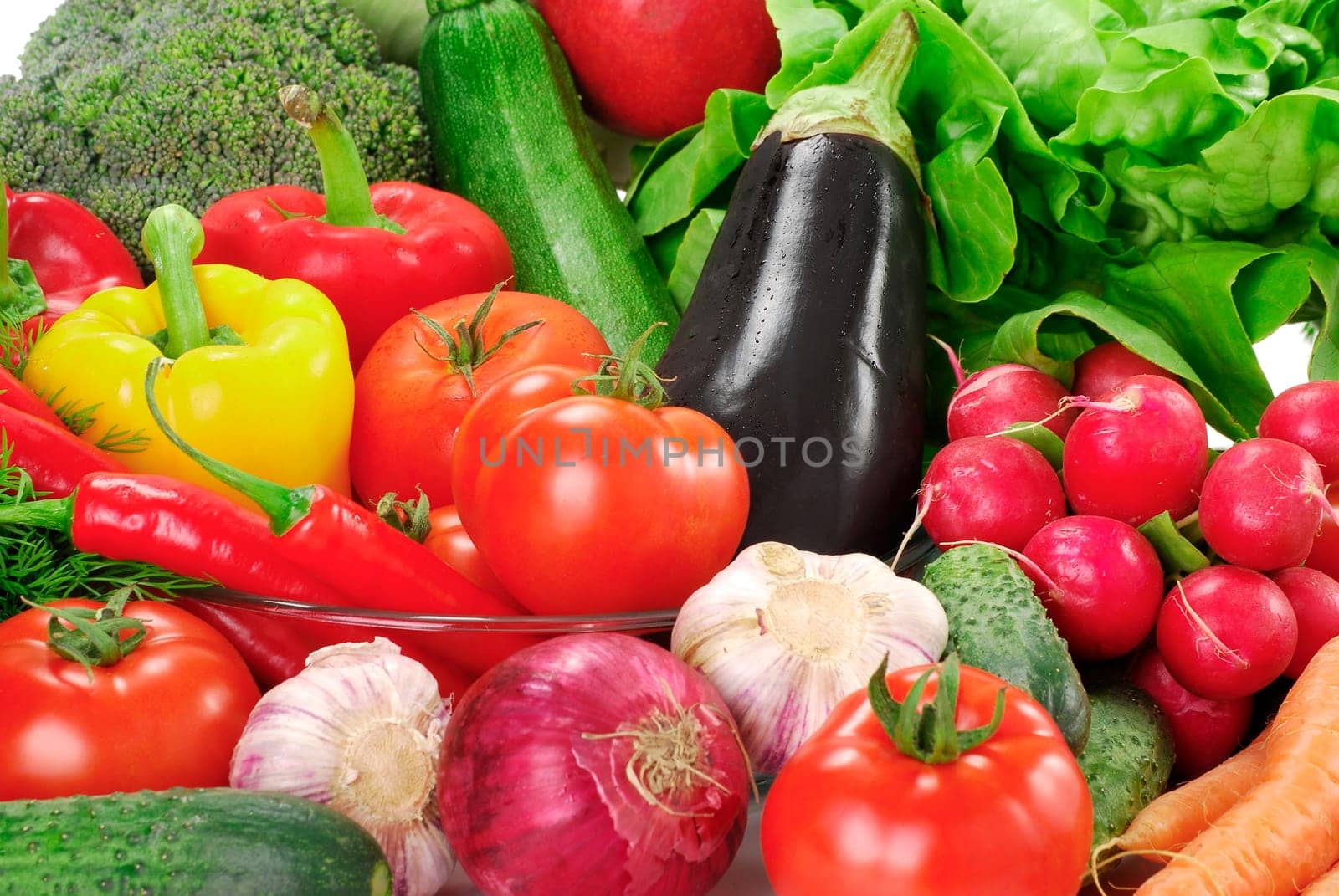 Composition with raw vegetables