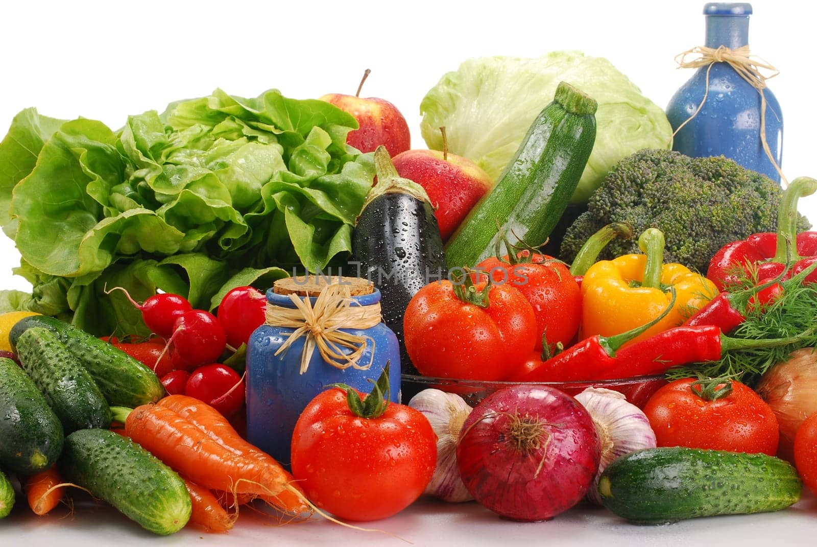 Composition with raw vegetables
