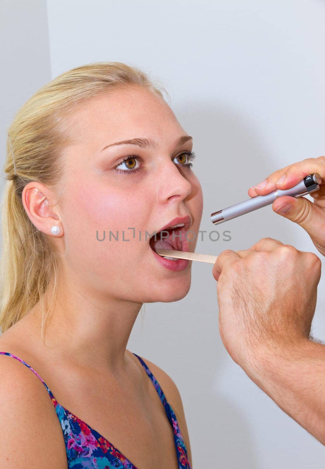 Oral examination at the doctor's
