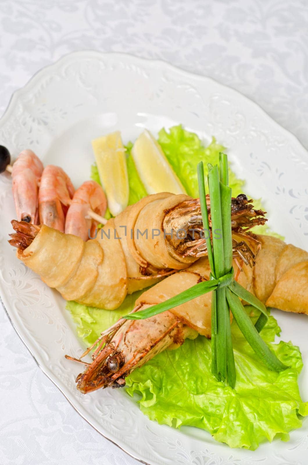 shrimps, with lettuce, green onion, lemon and black olive