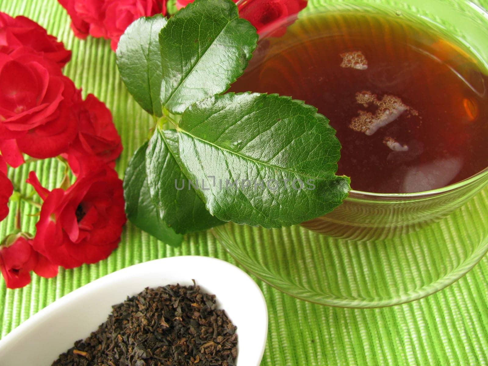 Black tea with rose petals