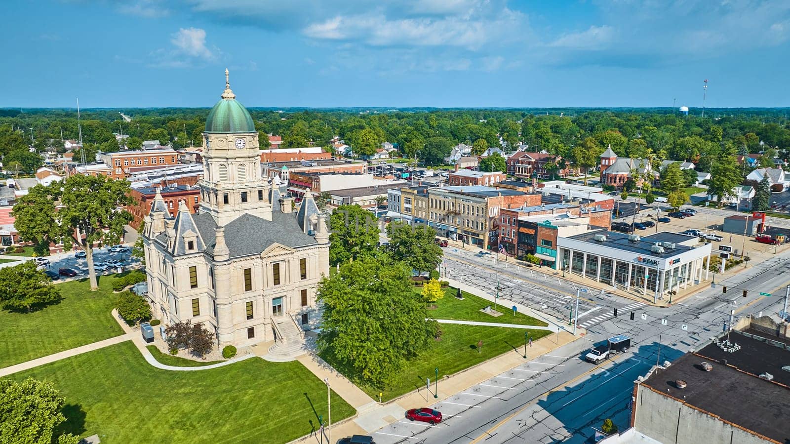 Image of Downtown Columbia City with courthouse and shops in city center aerial