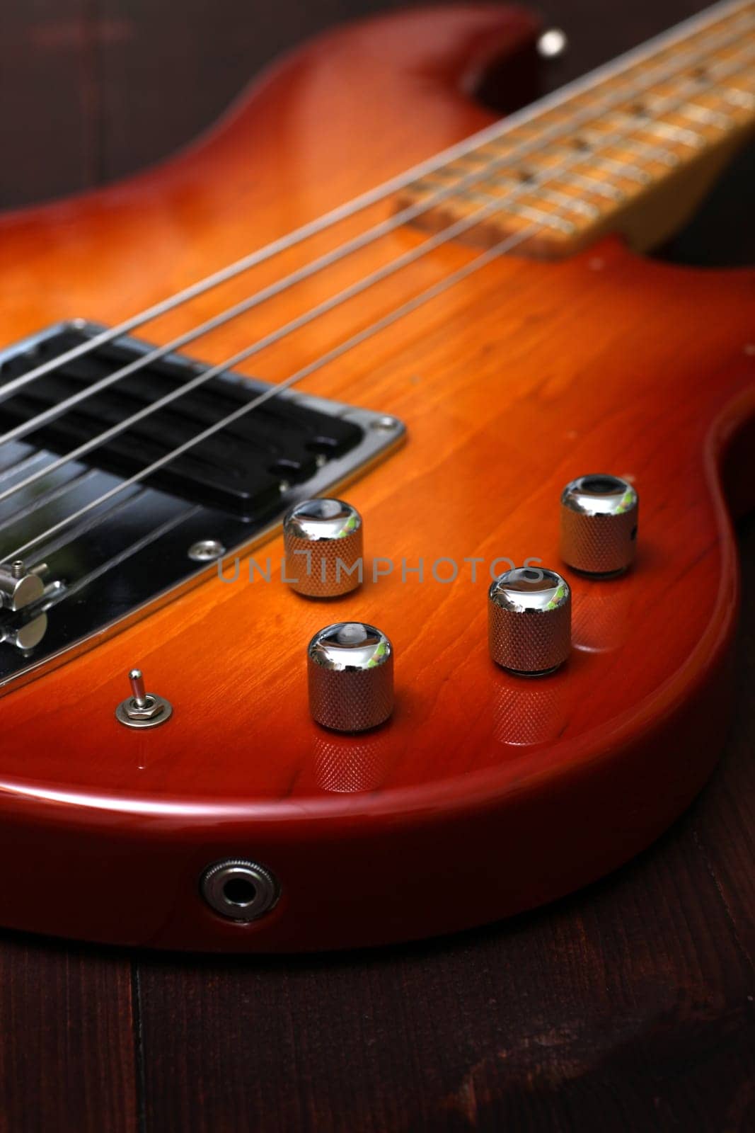 Electric guitar - side view