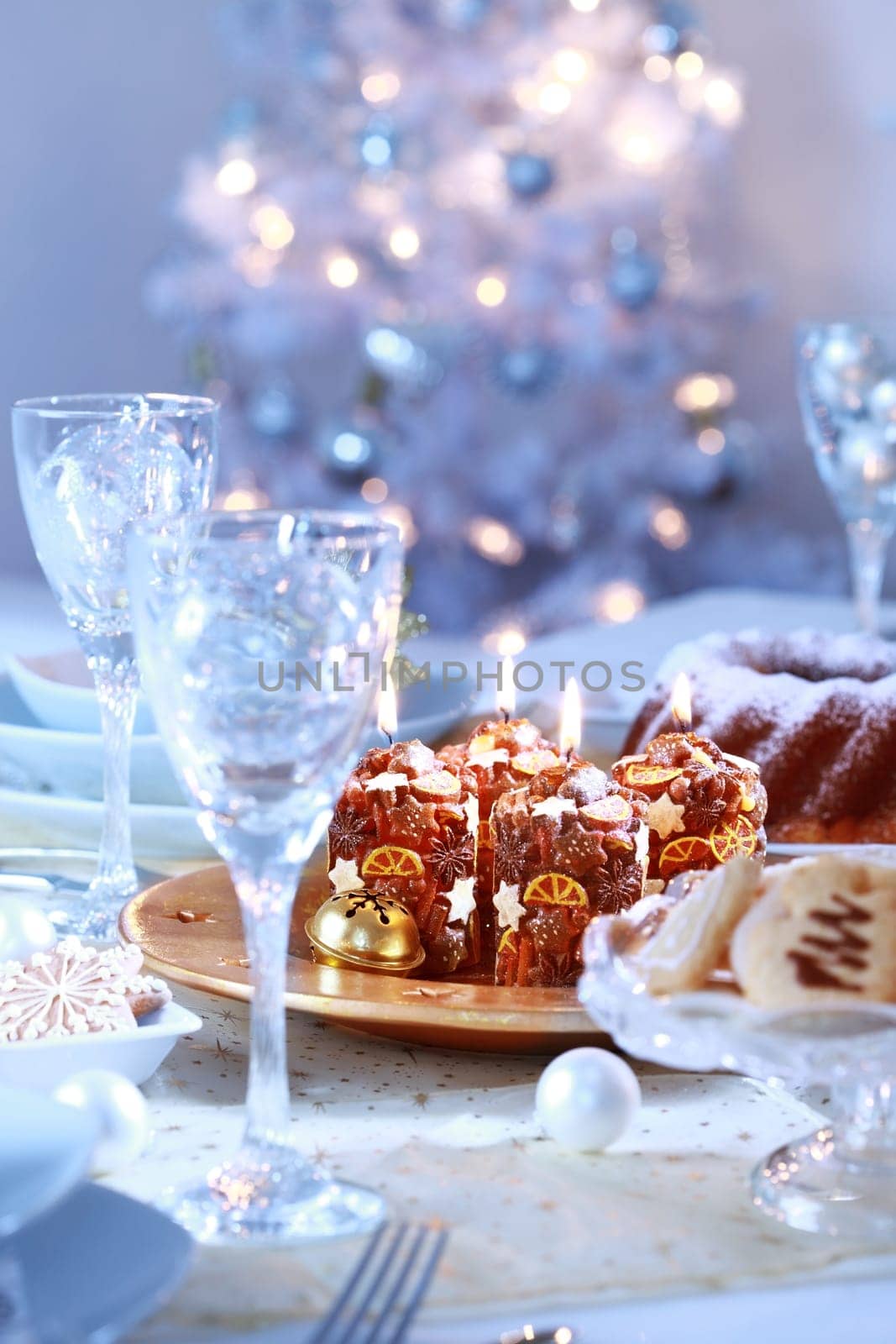 Place setting for Christmas in blue and white tone