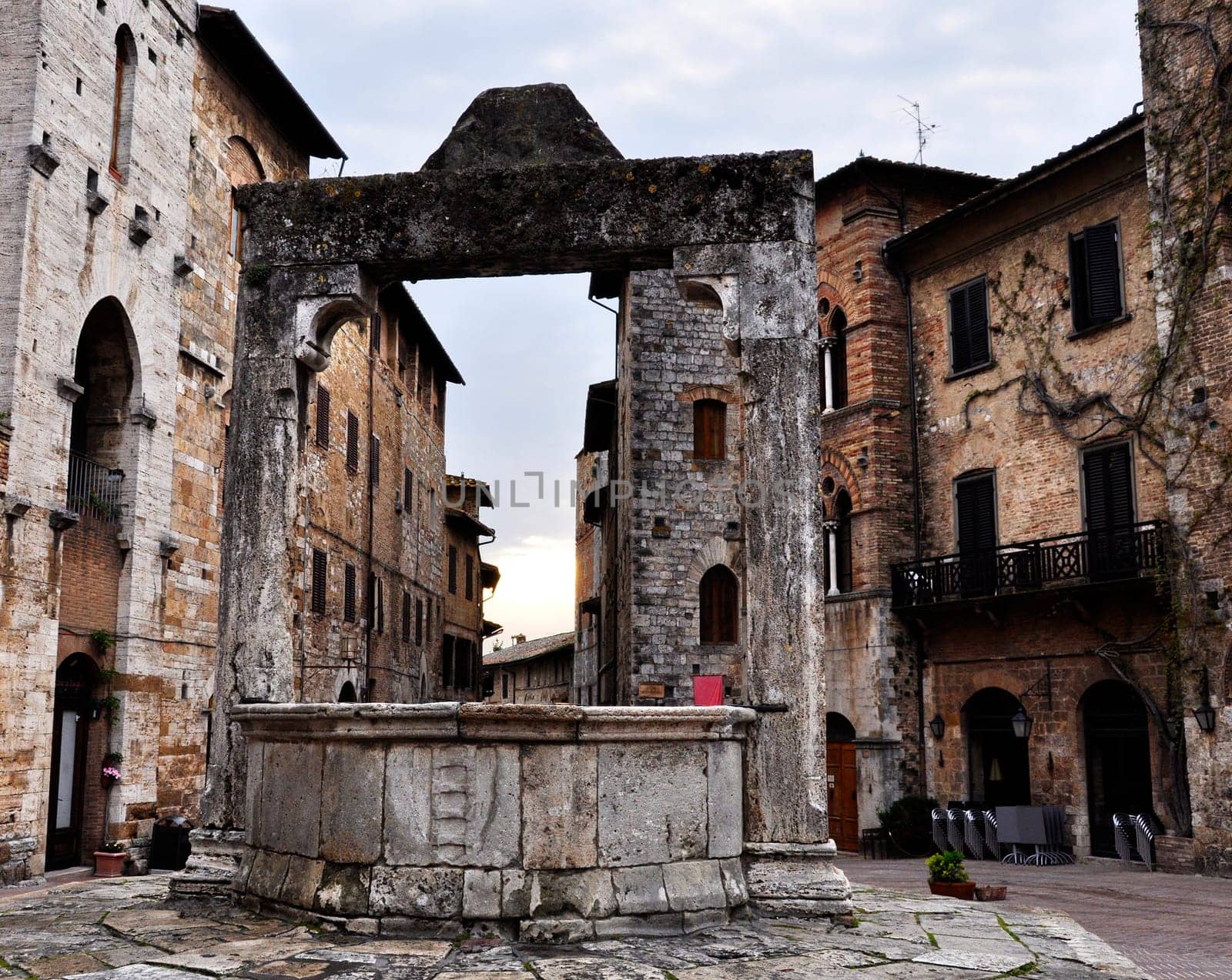 Well in San Gimignano medieval village, Tuscany, Italy