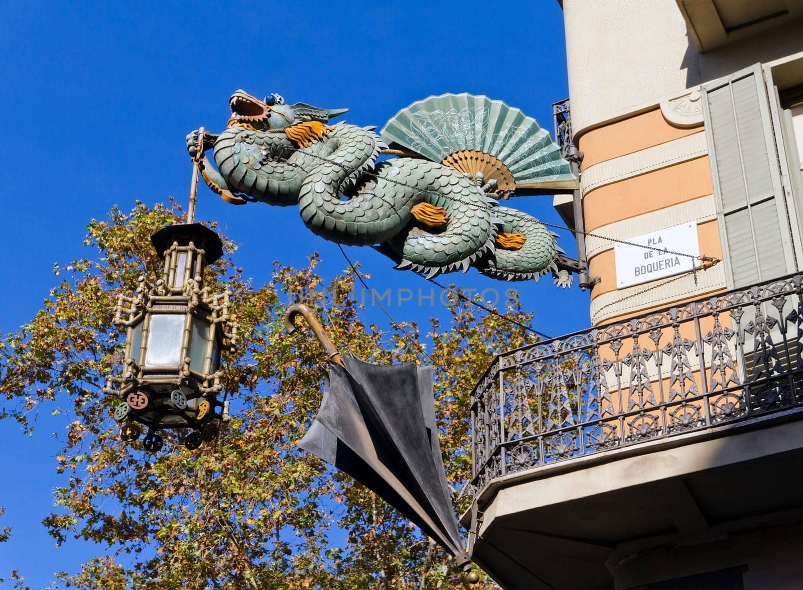 Dragon House of umbrellas, La Rambla, Barcelona