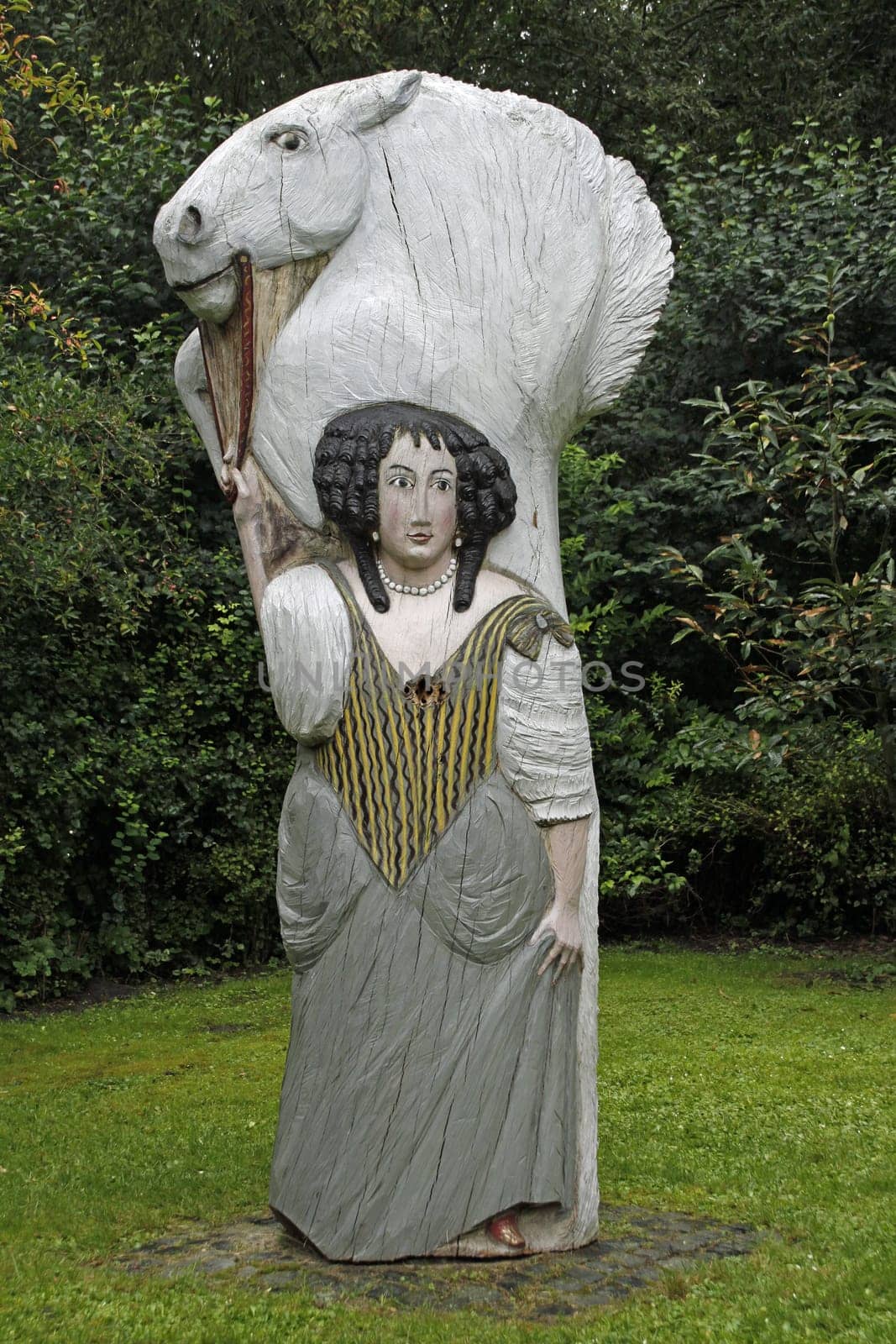 Duchess Eleonore Figurine Loot in Celle